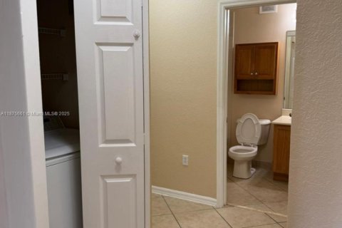 Снять в аренду таунхаус в Мирамар, Флорида 3 спальни, 112.41м2, № 1922470 - фото 12