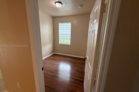 Снять в аренду таунхаус в Мирамар, Флорида 3 спальни, 112.41м2, № 1922470 - фото 15