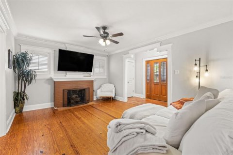House in Tampa, Florida 4 bedrooms, 166.11 sq.m. № 1769351 - photo 8