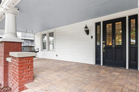 House in Tampa, Florida 4 bedrooms, 166.11 sq.m. № 1769351 - photo 4