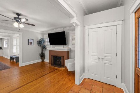 House in Tampa, Florida 4 bedrooms, 166.11 sq.m. № 1769351 - photo 6