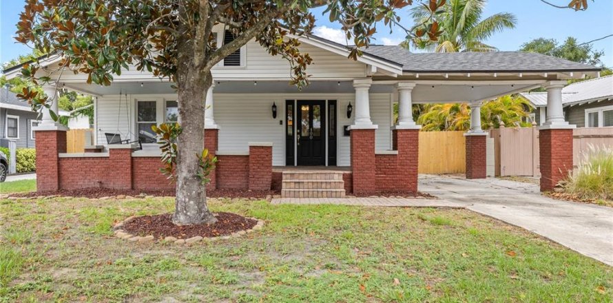 House in Tampa, Florida 4 bedrooms, 166.11 sq.m. № 1769351