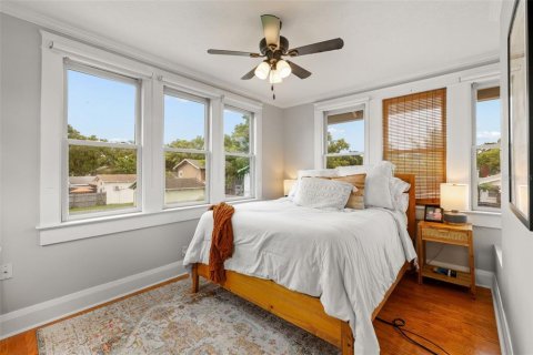 House in Tampa, Florida 4 bedrooms, 166.11 sq.m. № 1769351 - photo 23