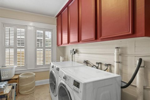 House in Tampa, Florida 4 bedrooms, 166.11 sq.m. № 1769351 - photo 15