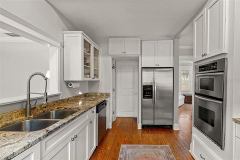 House in Tampa, Florida 4 bedrooms, 166.11 sq.m. № 1769351 - photo 12