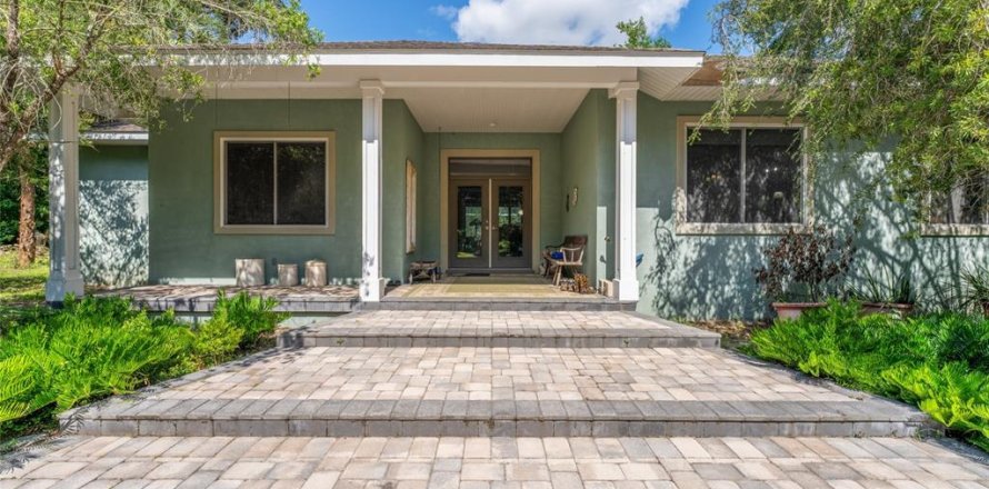 House in Sorrento, Florida 3 bedrooms, 213.95 sq.m. № 1808125