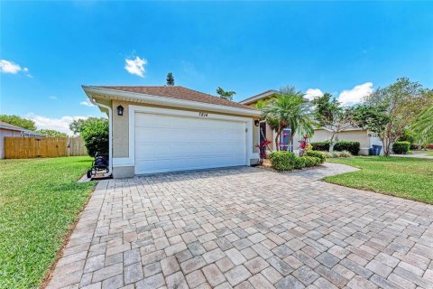 Casa en venta en Bradenton, Florida, 3 dormitorios, 179.39 m2 № 1640666 - foto 1