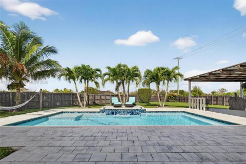 House in Homestead, Florida 5 bedrooms, 276.66 sq.m. № 2080377 - photo 29