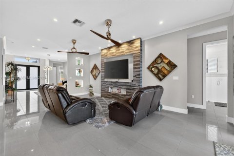 House in Homestead, Florida 5 bedrooms, 276.66 sq.m. № 2080377 - photo 15