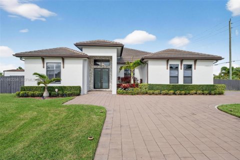 House in Homestead, Florida 5 bedrooms, 276.66 sq.m. № 2080377 - photo 2