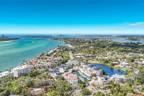 House in Sarasota, Florida 4 bedrooms, 352.66 sq.m. № 2202545 - photo 3