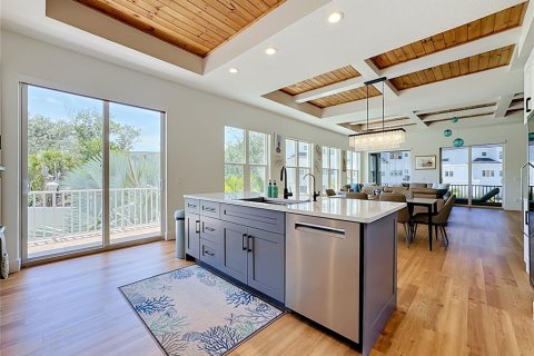 House in Sarasota, Florida 4 bedrooms, 352.66 sq.m. № 2202545 - photo 18
