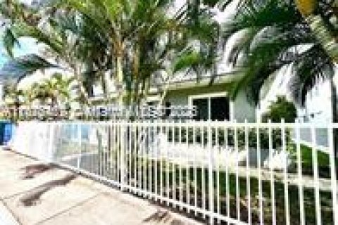 Appartement à louer à Miami Beach, Floride: 1 chambre, 365.11 m2 № 1927092 - photo 11