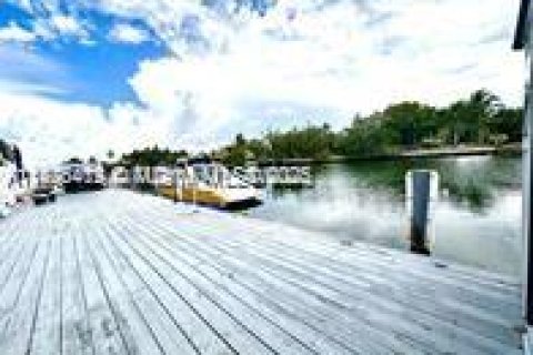 Appartement à louer à Miami Beach, Floride: 1 chambre, 365.11 m2 № 1927092 - photo 2