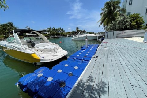 Appartement à louer à Miami Beach, Floride: 1 chambre, 365.11 m2 № 1927092 - photo 18