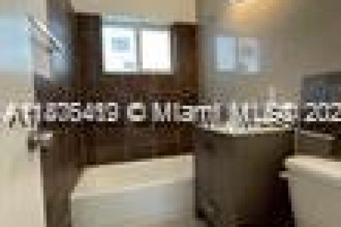 Appartement à louer à Miami Beach, Floride: 1 chambre, 365.11 m2 № 1927092 - photo 8