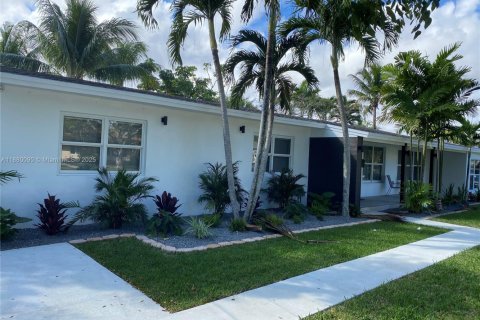 Villa ou maison à vendre à South Miami, Floride: 4 chambres, 161.65 m2 № 1928831 - photo 2