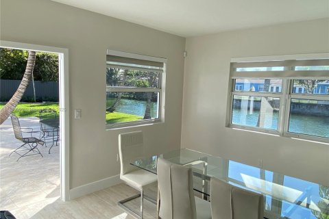 Villa ou maison à vendre à South Miami, Floride: 4 chambres, 161.65 m2 № 1928831 - photo 12