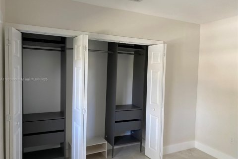 Villa ou maison à vendre à South Miami, Floride: 4 chambres, 161.65 m2 № 1928831 - photo 23