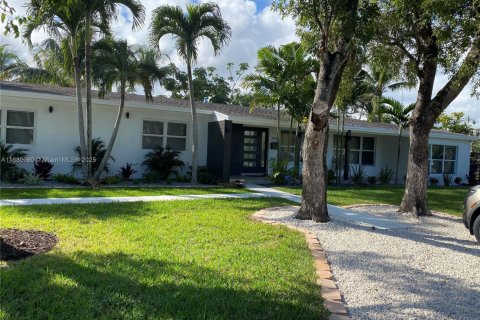 Villa ou maison à vendre à South Miami, Floride: 4 chambres, 161.65 m2 № 1928831 - photo 1