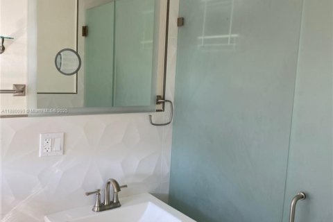 Villa ou maison à vendre à South Miami, Floride: 4 chambres, 161.65 m2 № 1928831 - photo 16