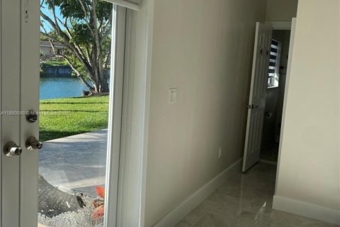 Villa ou maison à vendre à South Miami, Floride: 4 chambres, 161.65 m2 № 1928831 - photo 14