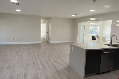 Villa ou maison à vendre à South Miami, Floride: 4 chambres, 161.65 m2 № 1928831 - photo 8