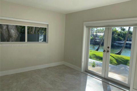 Villa ou maison à vendre à South Miami, Floride: 4 chambres, 161.65 m2 № 1928831 - photo 13