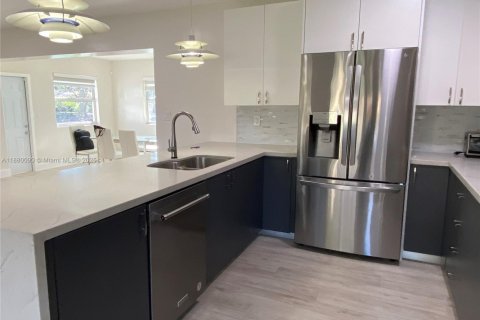 Villa ou maison à vendre à South Miami, Floride: 4 chambres, 161.65 m2 № 1928831 - photo 6