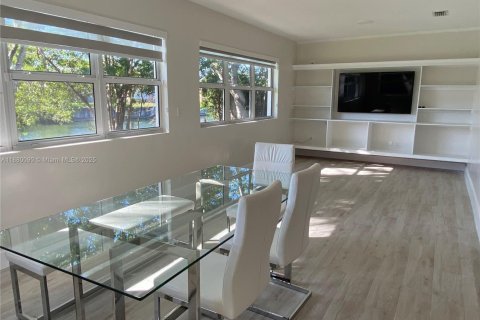 Villa ou maison à vendre à South Miami, Floride: 4 chambres, 161.65 m2 № 1928831 - photo 10