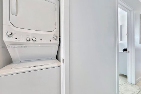 Купить кондоминиум в Майами, Флорида 3 спальни, 153.2м2, № 1268776 - фото 28