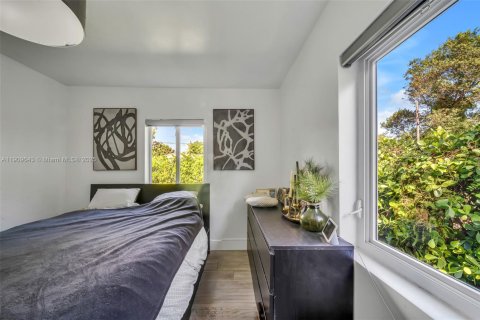 House in Miami Shores, Florida 2 bedrooms, 131.46 sq.m. № 1965021 - photo 7