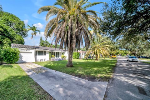 House in Miami Shores, Florida 2 bedrooms, 131.46 sq.m. № 1965021 - photo 6