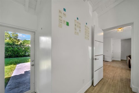 House in Miami Shores, Florida 2 bedrooms, 131.46 sq.m. № 1965021 - photo 17