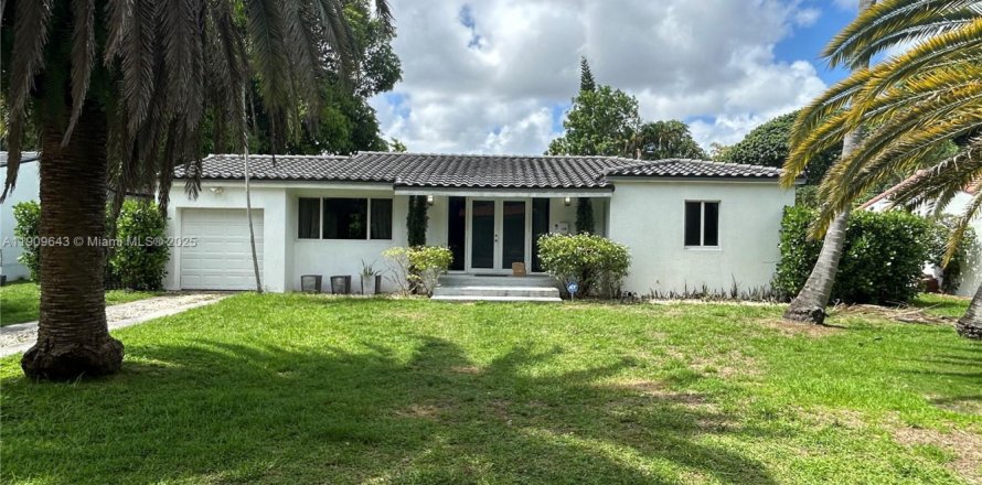 House in Miami Shores, Florida 2 bedrooms, 131.46 sq.m. № 1965021