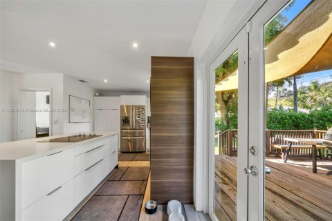House in Miami Shores, Florida 2 bedrooms, 131.46 sq.m. № 1965021 - photo 15