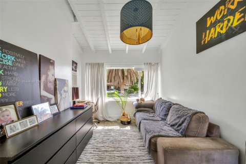 House in Miami Shores, Florida 2 bedrooms, 131.46 sq.m. № 1965021 - photo 16