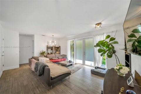 House in Miami Shores, Florida 2 bedrooms, 131.46 sq.m. № 1965021 - photo 9