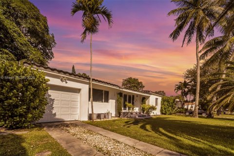 House in Miami Shores, Florida 2 bedrooms, 131.46 sq.m. № 1965021 - photo 3