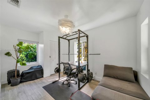 House in Miami Shores, Florida 2 bedrooms, 131.46 sq.m. № 1965021 - photo 20