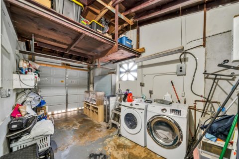 House in Miami Shores, Florida 2 bedrooms, 131.46 sq.m. № 1965021 - photo 21