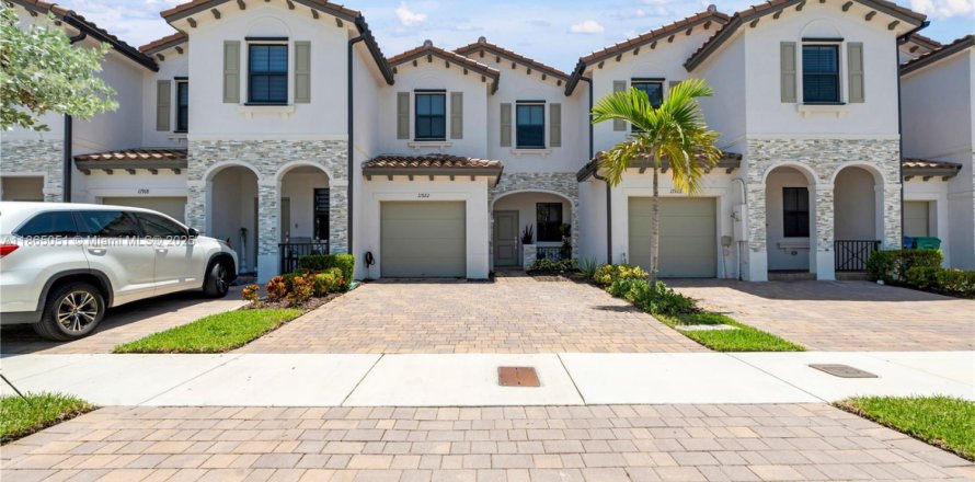 Adosado en Homestead, Florida 3 dormitorios, 133.97 m2 № 1979985