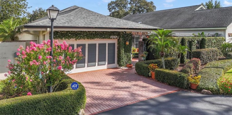 House in Apopka, Florida 3 bedrooms, 262.08 sq.m. № 1918375