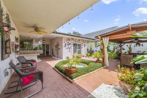 House in Apopka, Florida 3 bedrooms, 262.08 sq.m. № 1918375 - photo 3