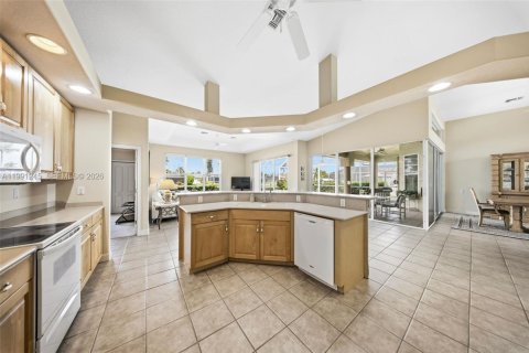 Купить виллу или дом в Кейп-Корал, Флорида 3 спальни, № 2057493 - фото 12