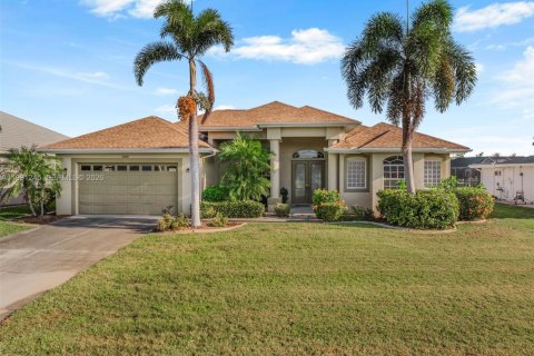 Купить виллу или дом в Кейп-Корал, Флорида 3 спальни, № 2057493 - фото 2