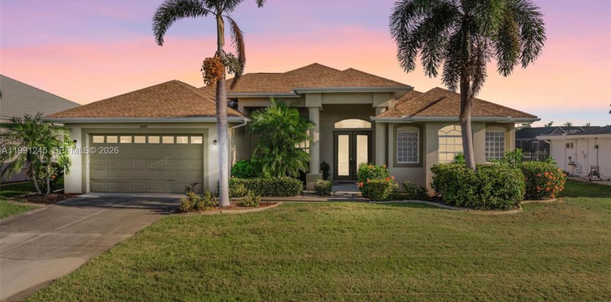 Дом в Кейп-Корал, Флорида 3 спальни № 2057493