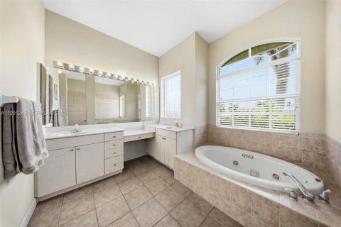 Купить виллу или дом в Кейп-Корал, Флорида 3 спальни, № 2057493 - фото 21