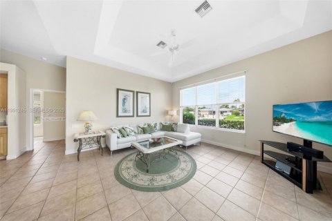 Купить виллу или дом в Кейп-Корал, Флорида 3 спальни, № 2057493 - фото 8