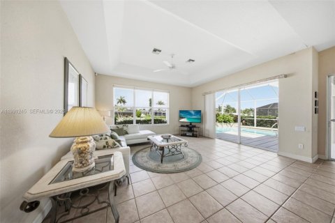 Купить виллу или дом в Кейп-Корал, Флорида 3 спальни, № 2057493 - фото 9